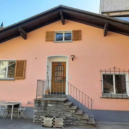 Attraktive 4,5-zimmerwohnung In Ruschein Apartamento